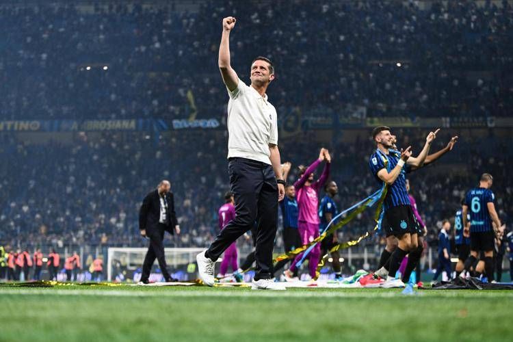 Chivu festeggia lo scudetto - Fotogramma/IPA