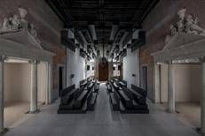 A Venezia pionieristica mostra esplora i temi di IA, tecnologia e biologia