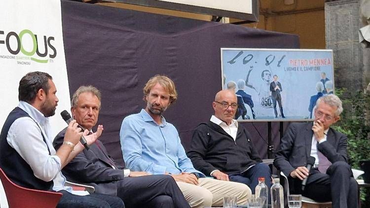 Manfredi, Cozzoli, Rosolino e Don Loffredo ai Quartieri Spagnoli: 