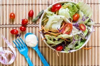 L'insalata in busta va lavata? Gli esperti: "Attenti alle diciture"
