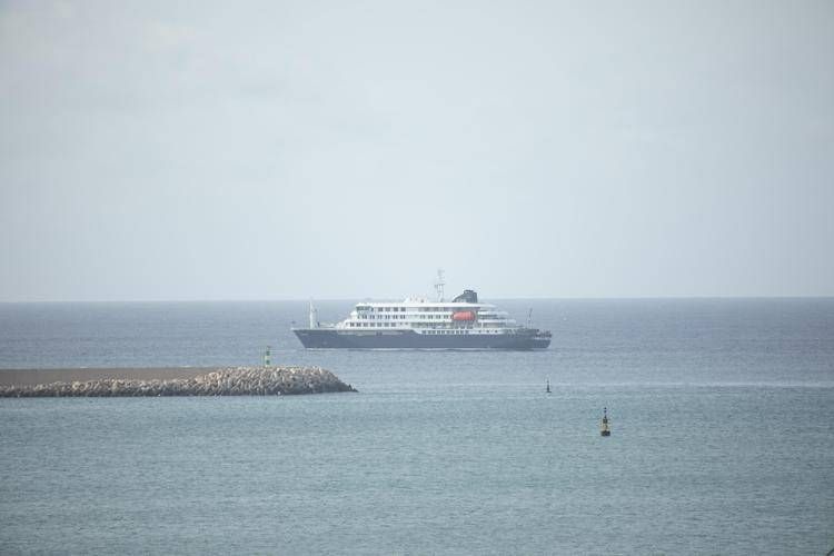 La nave al largo di Capo Verde - Afp