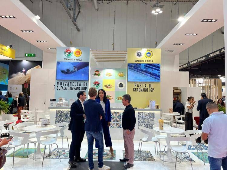Mozzarella bufala Dop e pasta di Gragnano Igp a Tuttofood