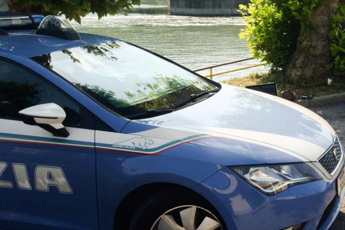 https://www.adnkronos.com/resources/02a5-208eee58cc22-19b1095848fe-1000/format/huge/polizia_fiume_fg.jpeg