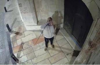Gerusalemme, sputi e insulti contro i cristiani: video choc davanti alla Cattedrale di San Giacomo