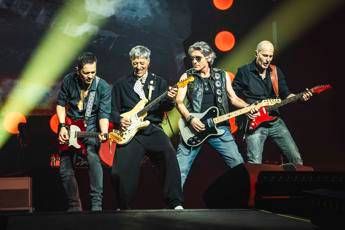 Ligabue inaugura l’Unipol Dome, in 16mila per la prima notte