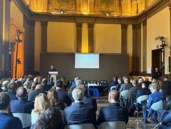 Gioco online illegale, business da 20 miliardi tra social, influencer e chat private
