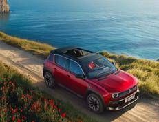 Renault 4 E-Tech Plein Sud, un tetto apribile fra passato e presente