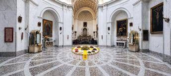 Papa Leone a Napoli, dal melograno all'uva il rinfresco con i frutti della Bibbia
