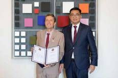 Pietrangelo Buttafuoco riceve medaglia dalla Mongolia