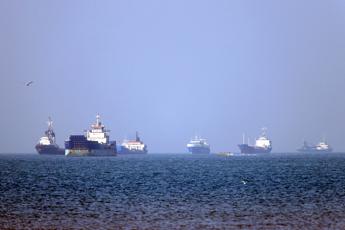 Navi nello stretto di Hormuz - Afp