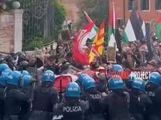 Gli scontri - (Fermo immagine da video Global Project)