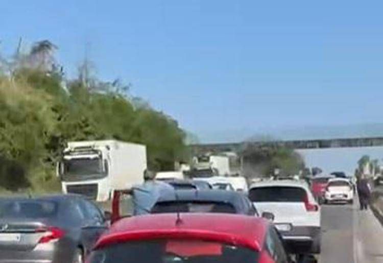 Roma, l'incidente sulla Pontina - Facebook /Via Pontina S.S.148