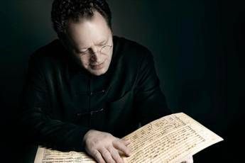 John Axelrod fa 'ballare' La Fenice, trionfo under 35 al Teatro Malibran