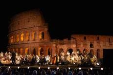 Bocelli e la magia del Colosseo: la Marvels of Saudi Orchestra trasforma il Tempio di Venere in un ponte tra culture