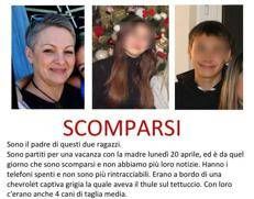Sonia Bottacchiari e i figli scomparsi in Friuli - (Da Facebook)