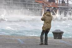 Raffiche di bora a Trieste - (Fotogramma)
