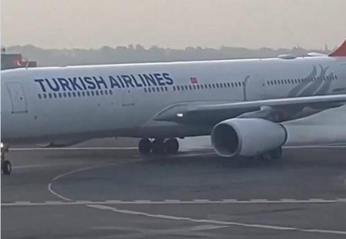 https://www.adnkronos.com/resources/02a5-2098edb67431-a9a695aa090f-1000/format/huge/aereo_fiamme_katmandu_fi.jpeg