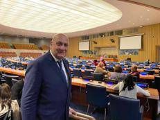 D’Ambrosi porta la teatro‑terapia nelle sale e all'Onu: 