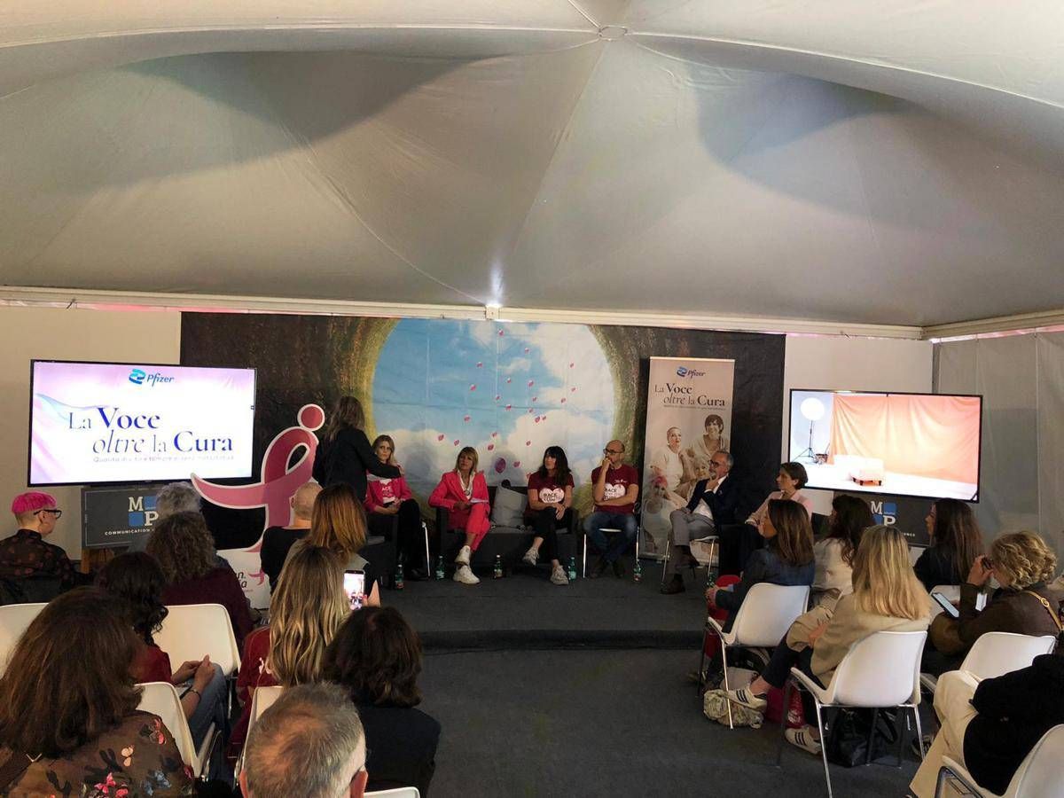 'La voce oltre la cura' campagna di Pfizer per le donne con cancro al seno metastatico