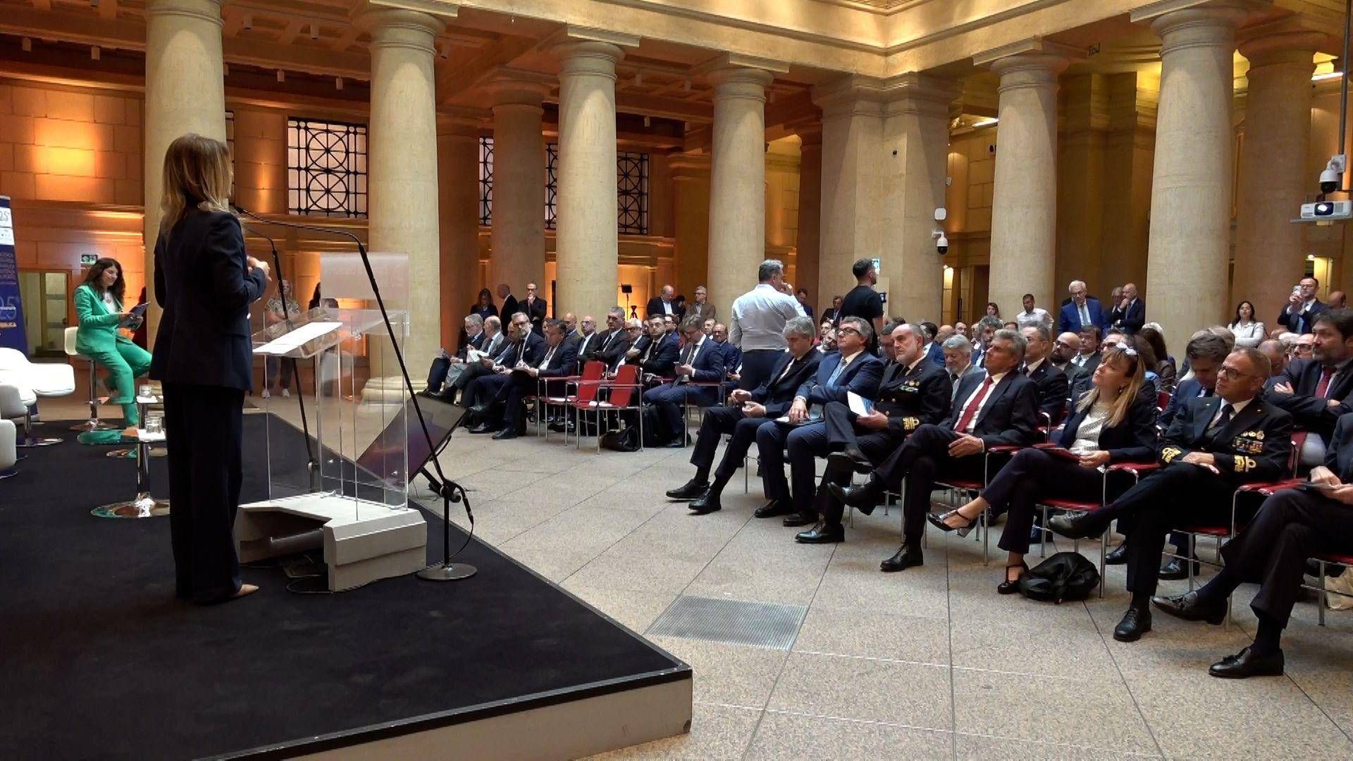 Porti, Crosetto ad Assiterminal: "Sicurezza mari coincide con sicurezza economica e strategica della Nazione'