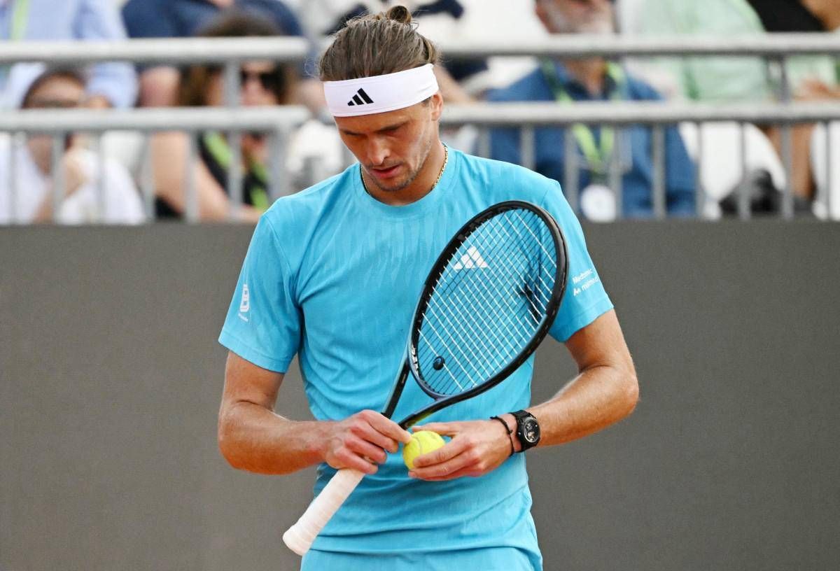 Internazionali, Zverev perde e se la prende con campo: "Peggiore della mia vita"