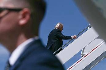 Trump sale sull'Air Force One - Afp