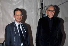 L'eurodeputato del Pd Giuseppe Lupo, a sinistra, ritratto con Franco Battiato, quando era segretario del Pd siciliano  - Fotogramma/Ipa