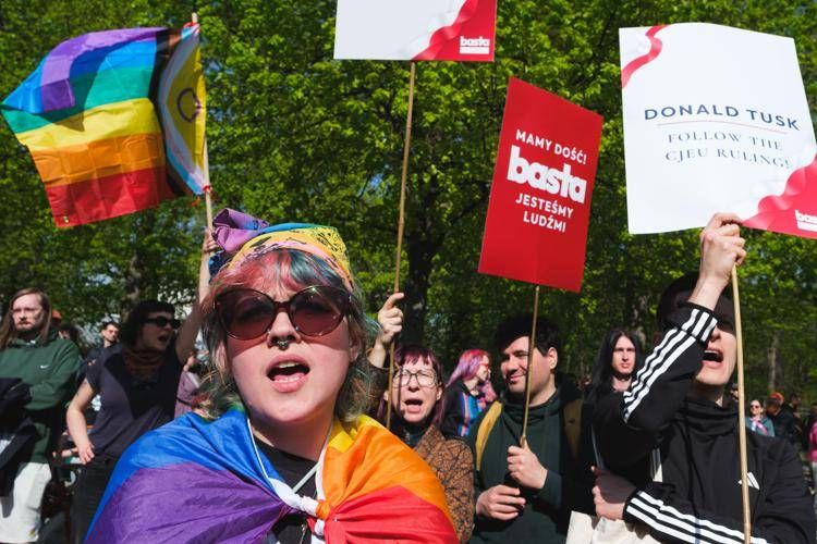 Una manifestazione per i diritti delle persone Lgbt a Varsavia  - Fotogramma/Ipa