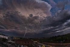 Pioggia, burrasca e grandine: oggi allerta gialla in 7 regioni - Fotogramma
