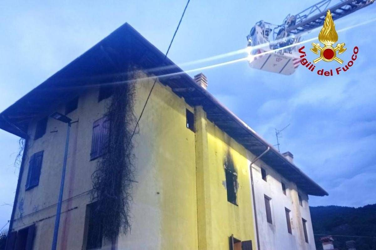 https://www.adnkronos.com/resources/02a5-209edb11475f-fdf28f82b2fd-1000/format/huge/incendio_pordenone.jpeg