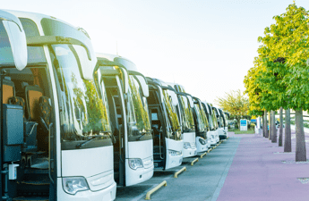 Mobilità collettiva, il settore del noleggio autobus punta su flessibilità, turismo ed efficienza organizzativa