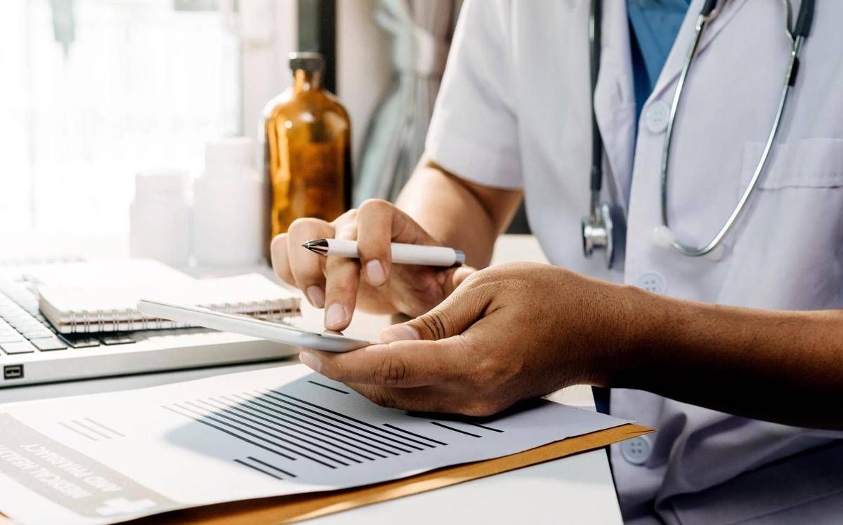 https://www.adnkronos.com/resources/02a5-20a1372828fa-bd0d7e9a6cdf-1000/format/huge/medico_consulto_123rf.jpeg