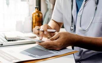 Medico Consulto 123rf Immagine in aggiornamento