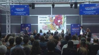 Ferrovie dello Stato presenta 'Viaggiare con leggerezza', antologia di autori