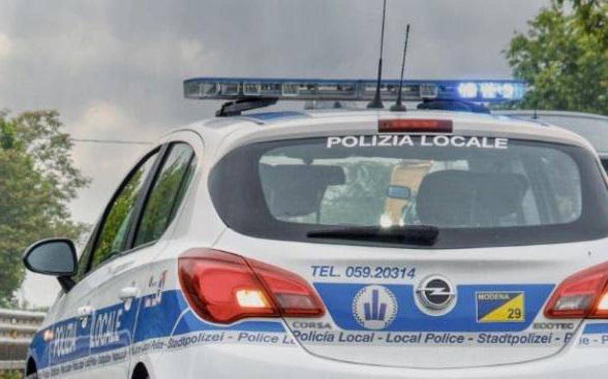 https://www.adnkronos.com/resources/02a5-20a3e712cc8e-9efaf2b1918f-1000/format/huge/polizia_locale_modena_fb.jpeg