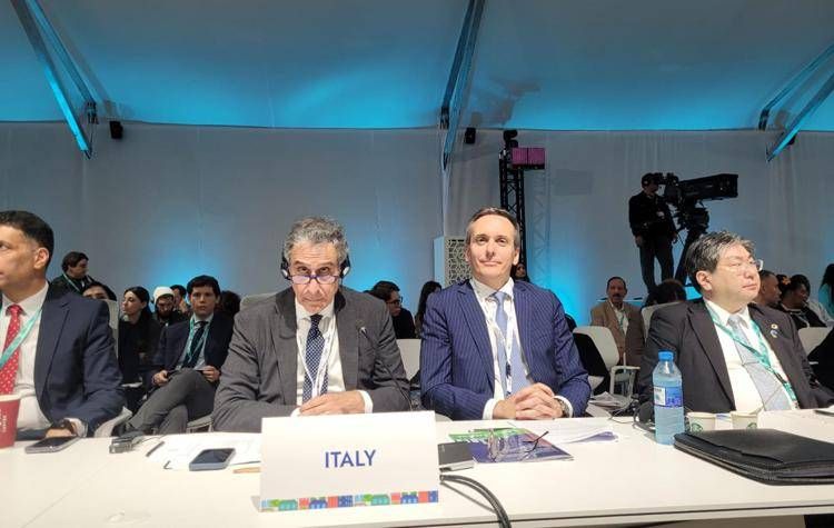 Il Sottosegretario al MASE, Claudio Barbaro al World Urban Forum  di Baku (Foto Ufficio stampa)