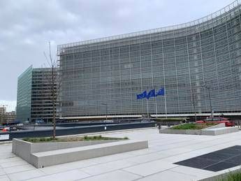 Veduta laterale di palazzo Berlaymont, sede della Commissione Ue, a Bruxelles - Foto Adnkronos