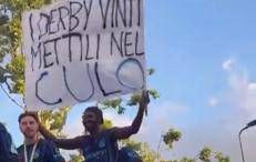 Lo striscione sollevato da Thuram - frame video X