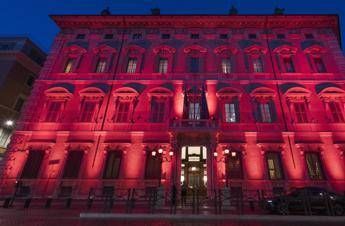 Il Palazzo del Senato illuminato di rosso per la Giornata mondiale della sclerosi multipla - (foto Ufficio stampa)