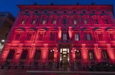 Il Palazzo del Senato illuminato di rosso per la Giornata mondiale della sclerosi multipla - (foto Ufficio stampa)