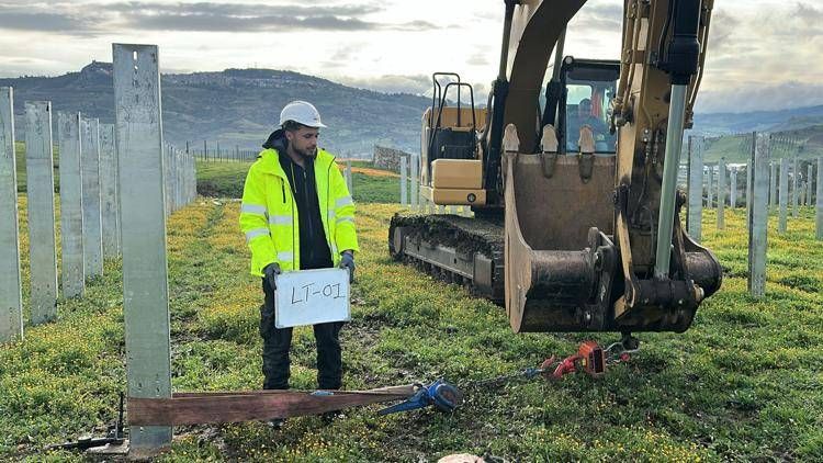 Geosolaris lancia l’allarme: impianti fotovoltaici da milioni di euro ancora realizzati senza verifiche adeguate sulle fondazioni