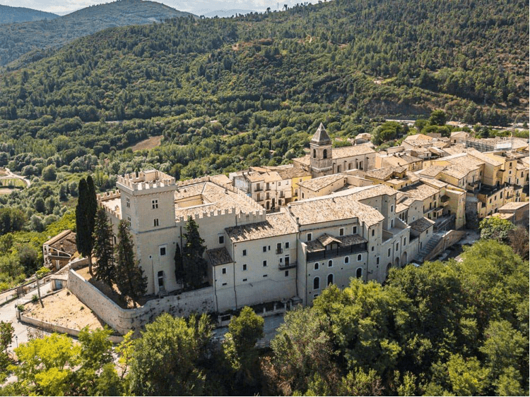 Al castello di Bussi sul Tirino per ritrovare le radici templari