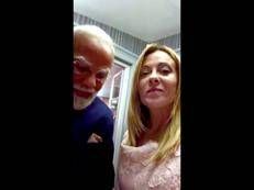 Meloni, Modi e le caramelle Melody: il regalo alla premier - Video