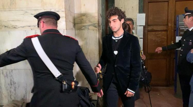 Davide Cavallo, lo studente accoltellato lascia l'aula - Foto Adnkronos