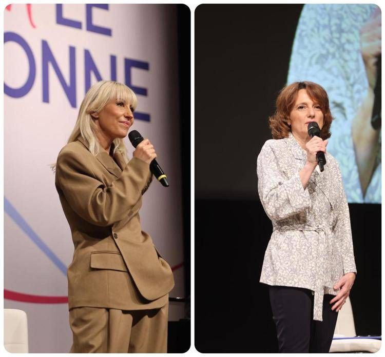 La cantante Malika Ayane e la deputata di Azione Elena Bonetti sul palco di 'Ieo per le donne'