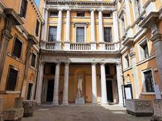 (Il Cortile dell'Agrippa al Museo archeologico di Venezia)