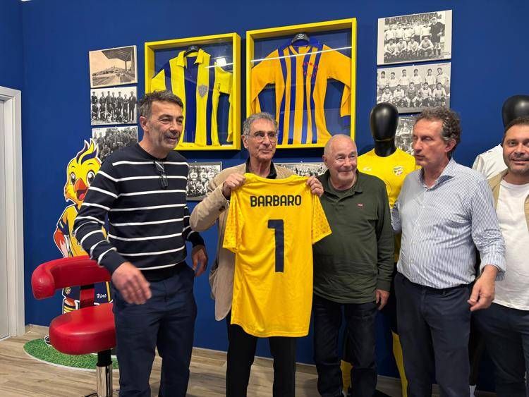 Il Presidente di ASI Claudio Barbaro, in visita alla Fermana - (Foto ufficio stampa)