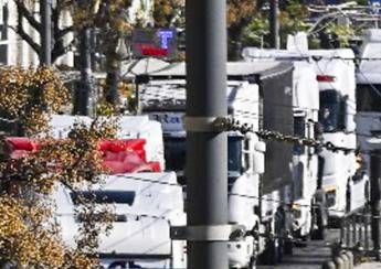 Caro carburanti, autotrasportatori sospendono fermo dopo incontro a Palazzo Chigi