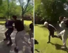 Un momento dell'aggressione - (Fermo immagine da social)