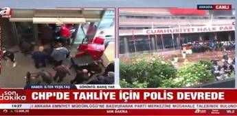 Turchia, blitz della polizia nella sede del partito d'opposizione: lacrimogeni per cacciare i leader - Video